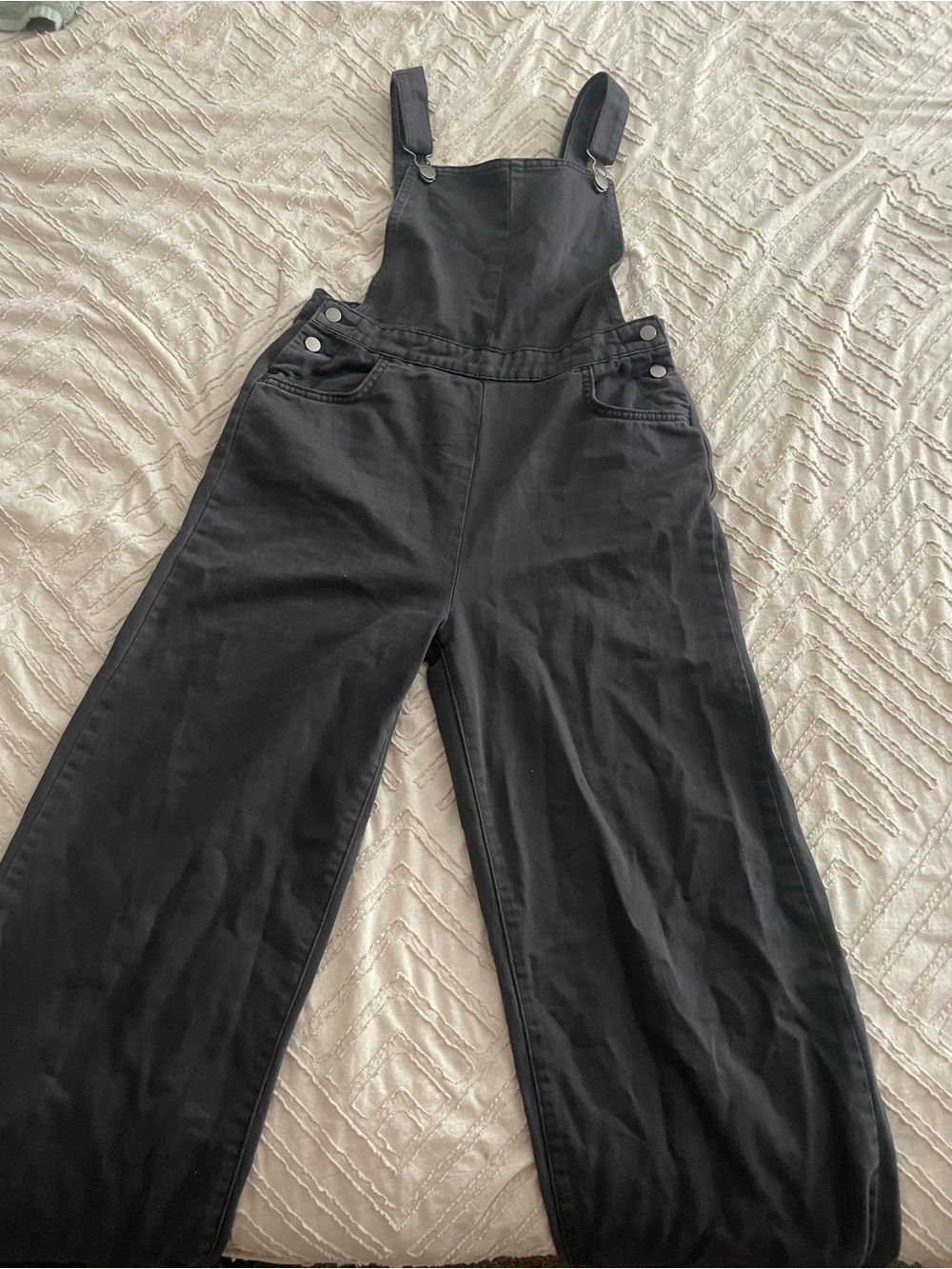 Black Wide-Leg Women’s Overalls with Adjustable Straps